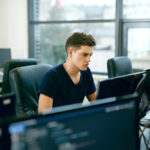 Установка Windows 10 в сервисном центре: плюсы сервисного центра, выезд на дом, ценовая политика, что предлагает компания