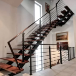 Обшивка лестницы на металлокаркасе деревом