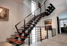 Обшивка лестницы на металлокаркасе деревом