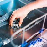 Как ухаживать за посудомоечной машиной, чтобы она не сломалась?