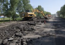 Быстрый демонтаж дорог: роль техники с фрезой и её аренды