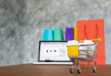 Как разработать интернет магазин: подробное руководство для начинающих https://ru.freepik.com/free-photo/laptop-and-shopping-bags-online-shopping-concept_1203166.htm#fromView=search&page=1&position=1&uuid=5e220cfe-1478-4228-b3a0-ca774c841dde