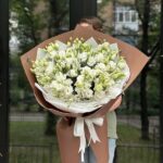 Букет из эустомы: создание и уход за живыми цветами