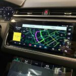 Что представляет из себя мультимедиа на автомобиле Рендж Ровер?